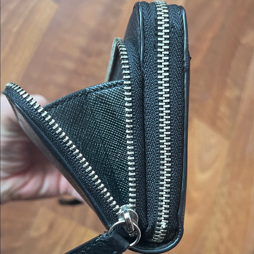 EUC Classic vintage Coach Black pebbled soft Leather Zip Around Wallet - Picture 9 of 16